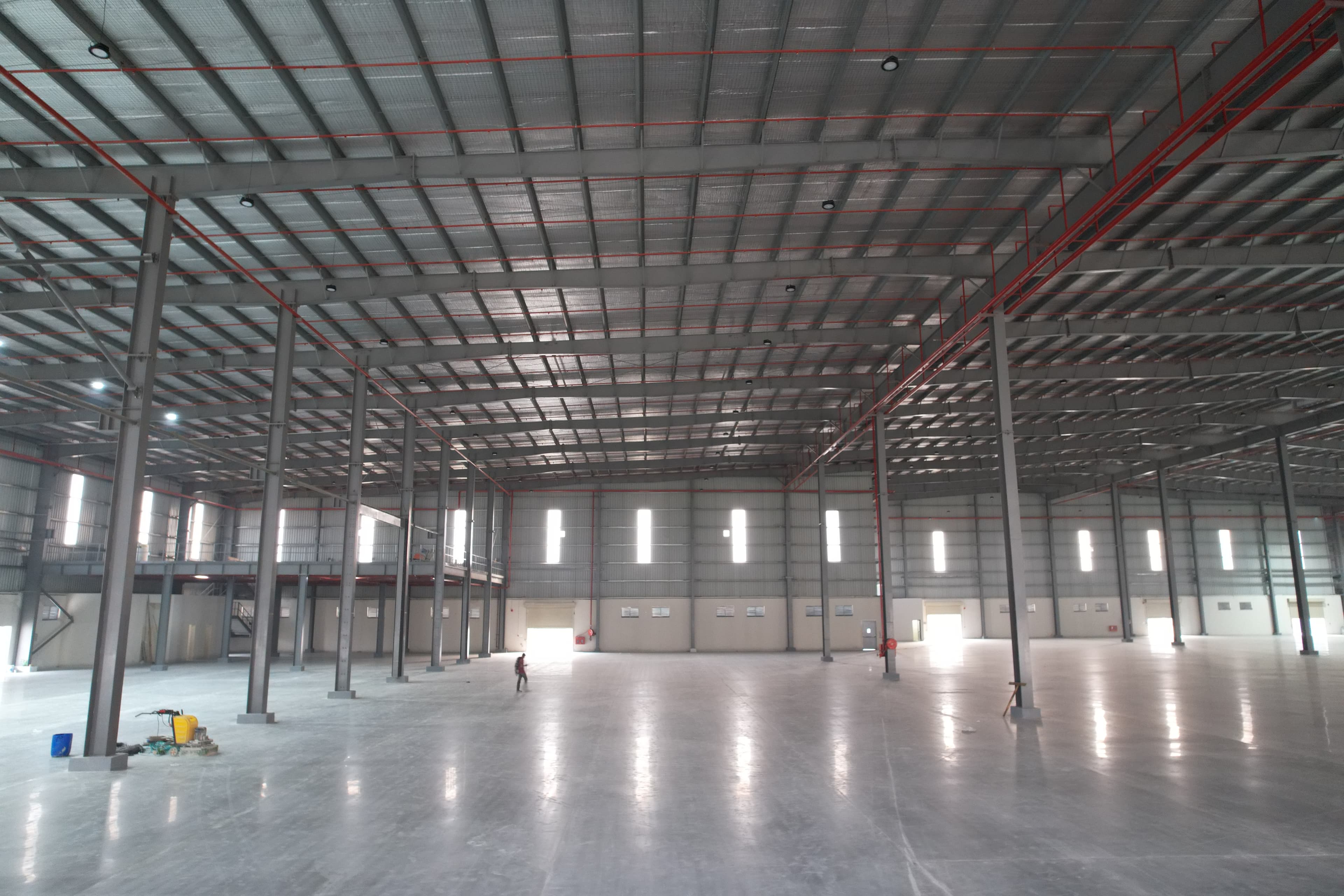 Cold storage building with insulated wall and roof systems