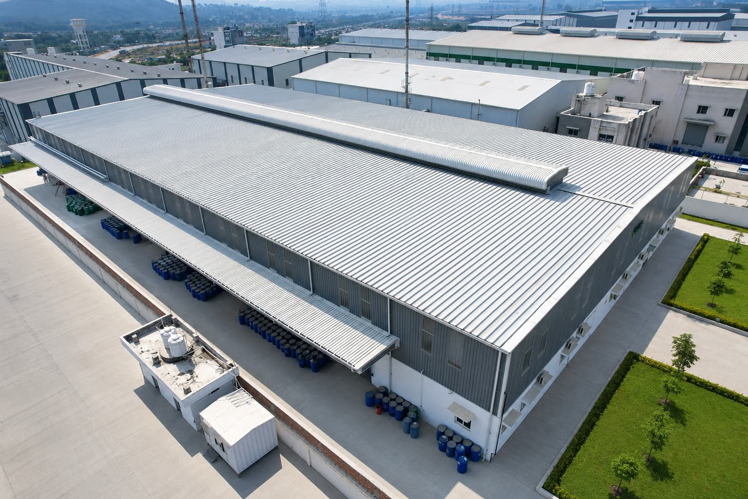 Industrial roofing system installed on a steel building